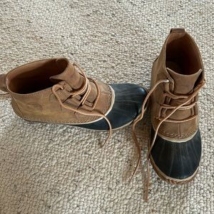 Sorel duck boots. Size 8.